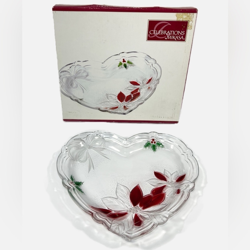 MIKASA 2011 Crystal Celebration Poinsettia Collection Heart Plate Like New